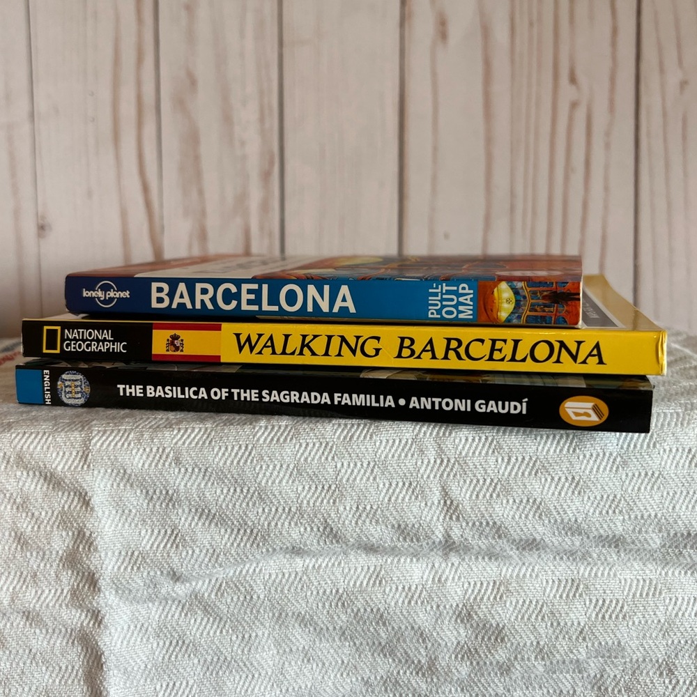 Barcelona Travel Guide - National Geographic- Lonely Planet